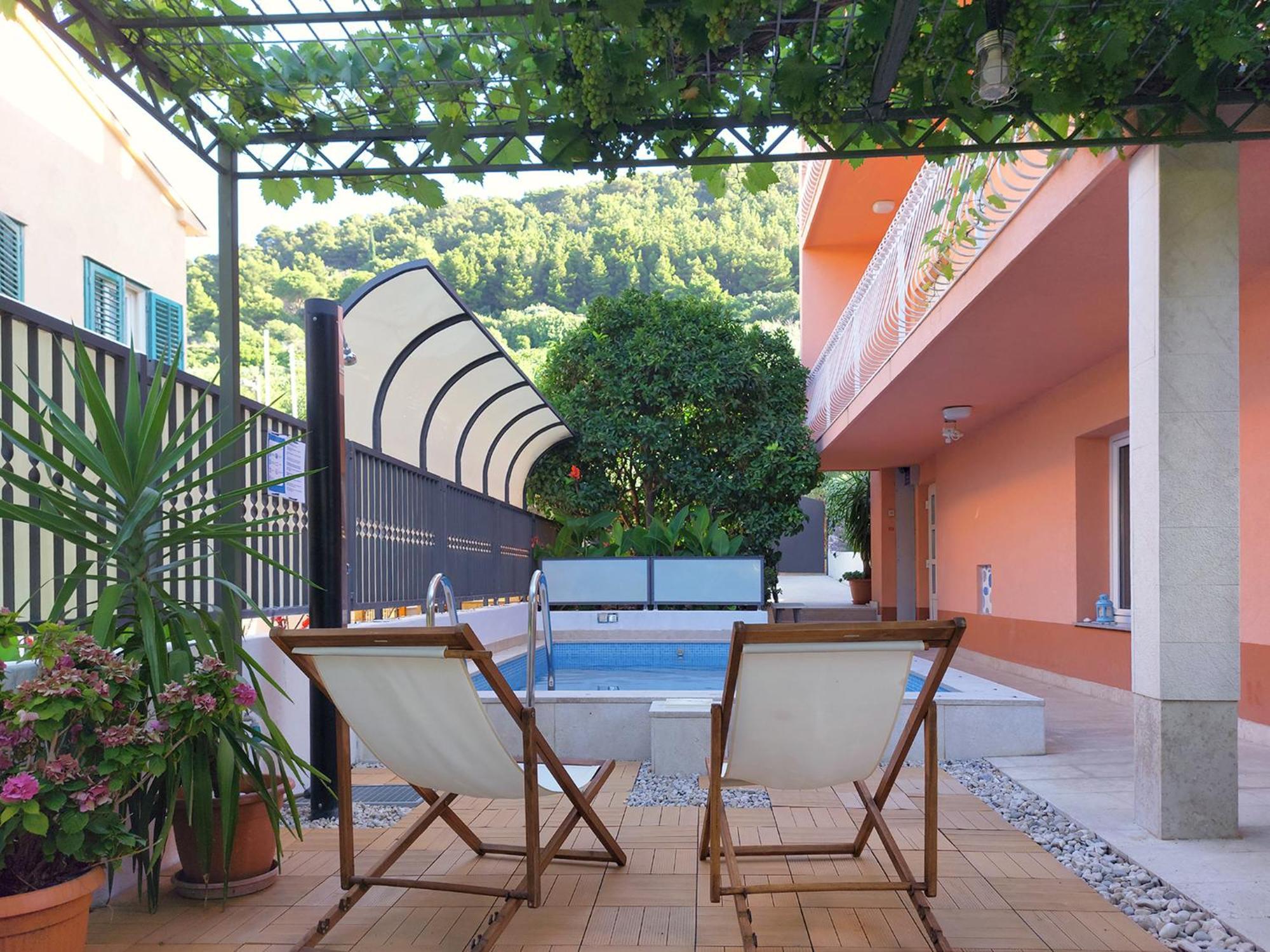 Poolside Paradise - A Hidden Gem In Split Buitenkant foto