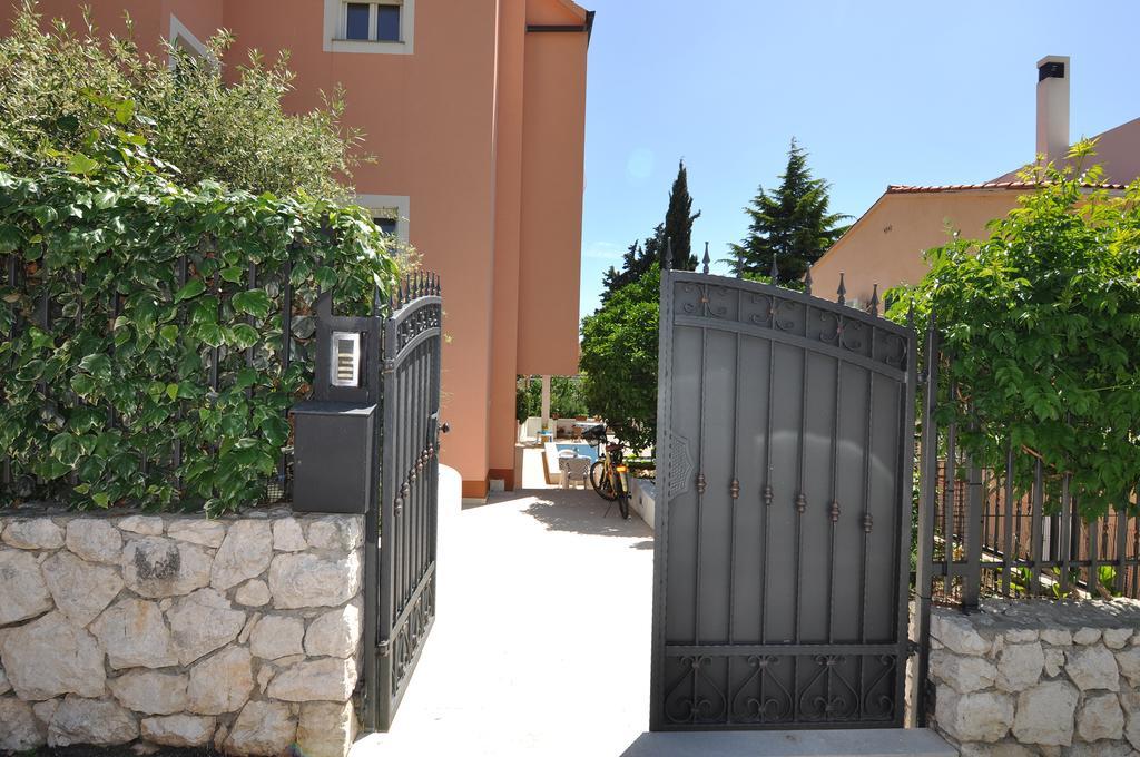 Poolside Paradise - A Hidden Gem In Split Buitenkant foto